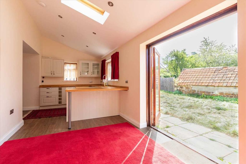 Property photo 3 of 18