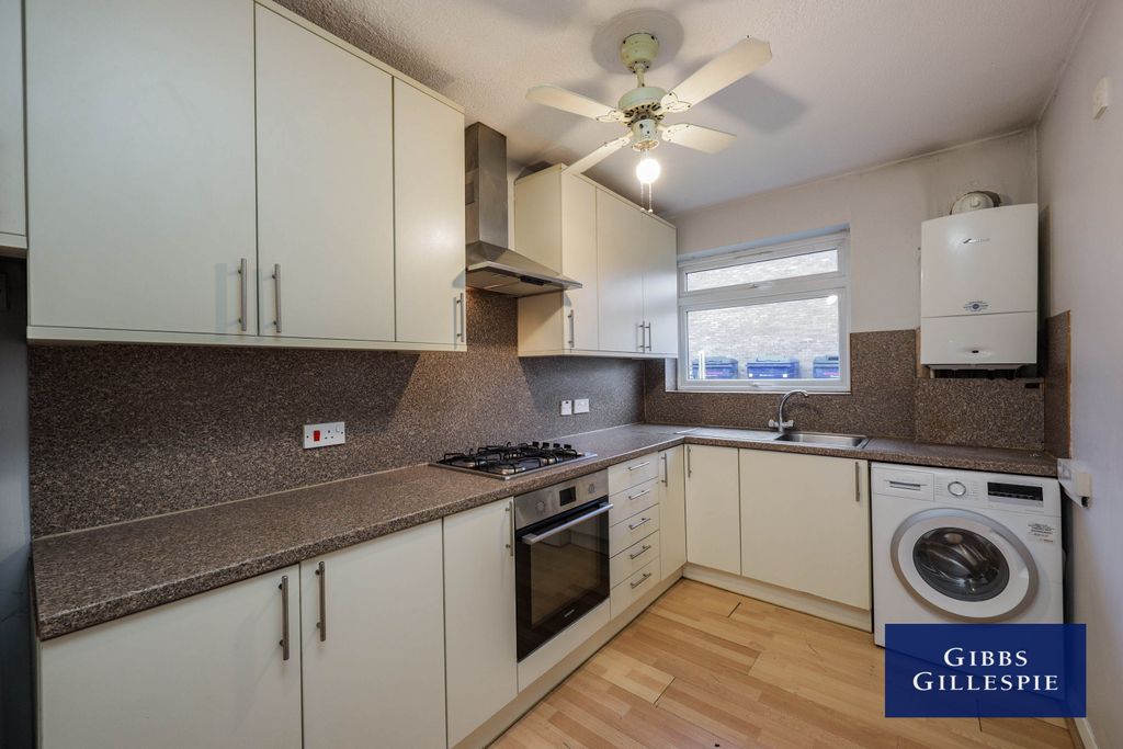 Property photo 3 of 11 1