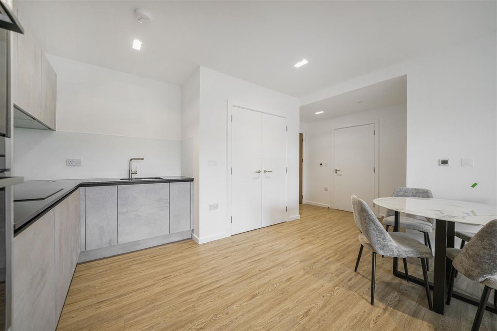 Property photo 3 of 13 Fl6A13~1.Jpg