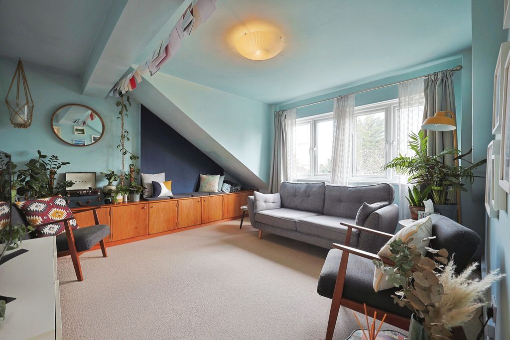 Property photo 1 of 14 Living Room