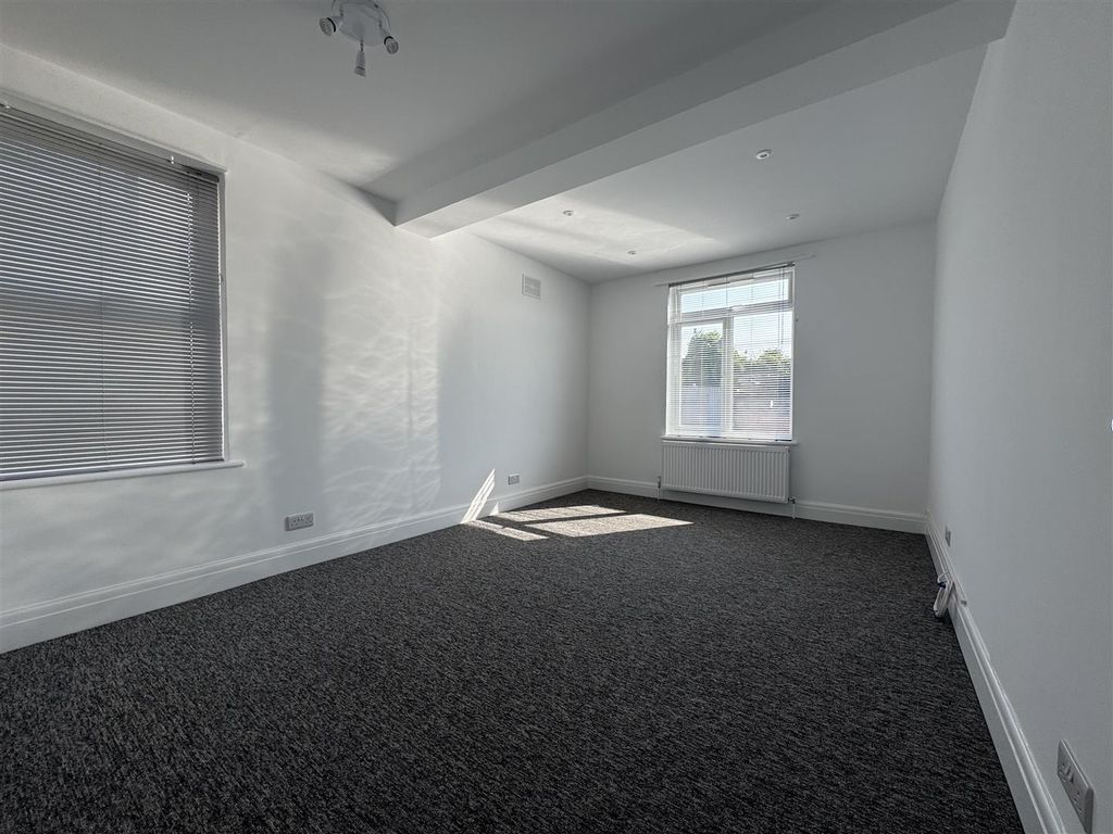 Property photo 1 of 8 Bedroom 1