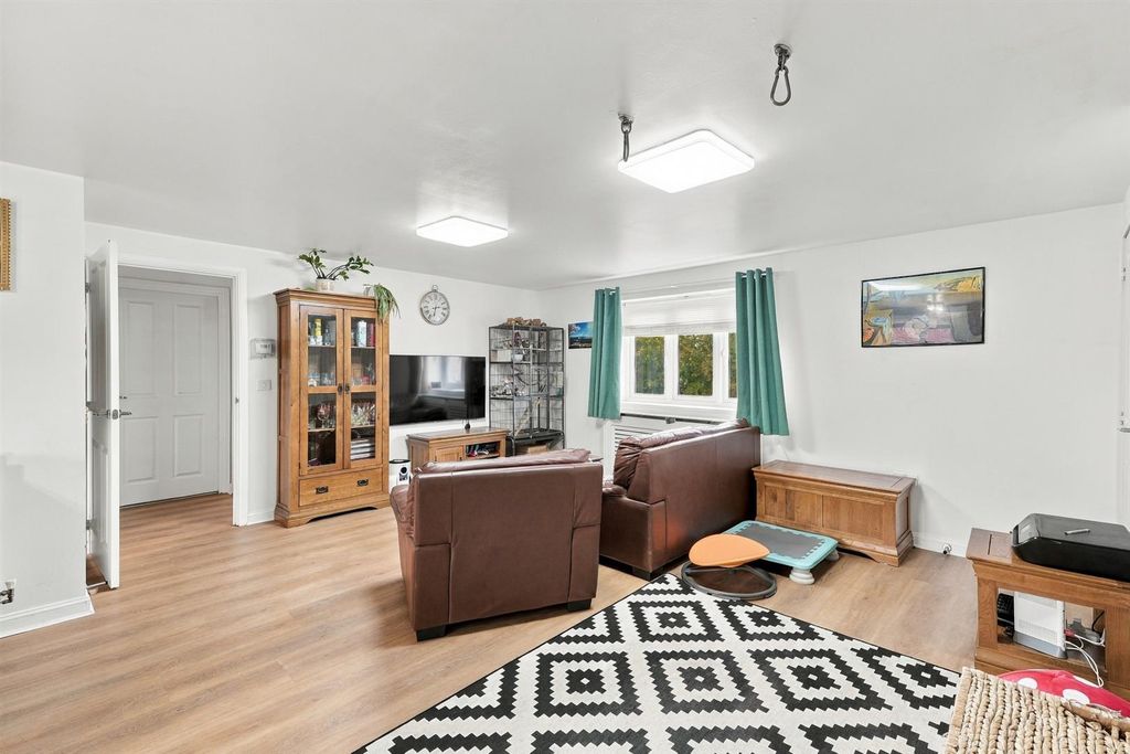 Property photo 2 of 15 104-Dragonflylane-009.Jpg