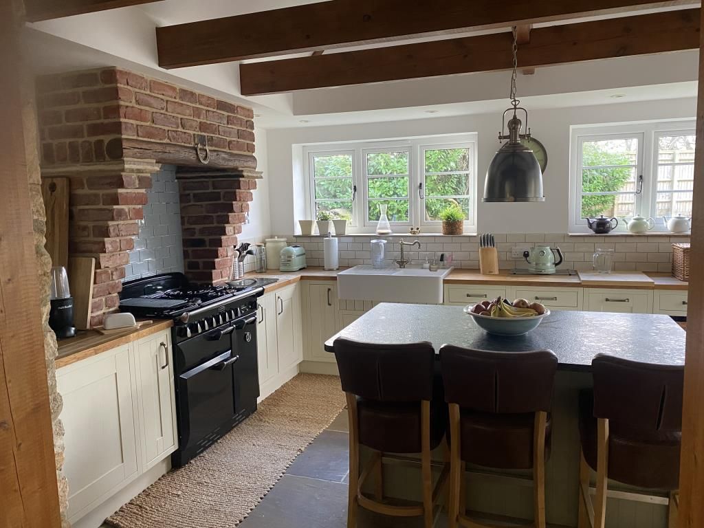 Property photo 3 of 5 Kitchen