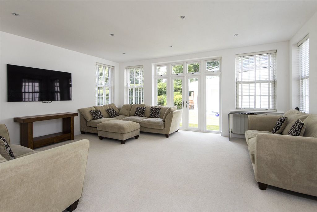 4 bed detached house for saleThe Downs, Leatherhead, Surrey KT22 photo 4