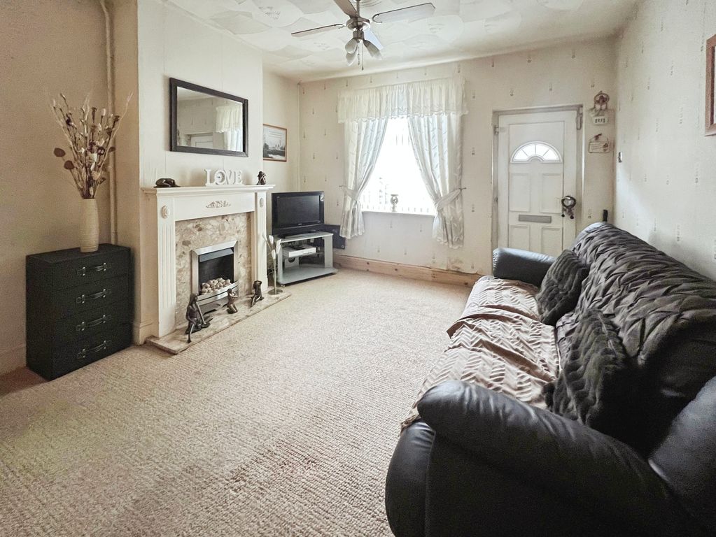Property photo 2 of 12 Lounge
