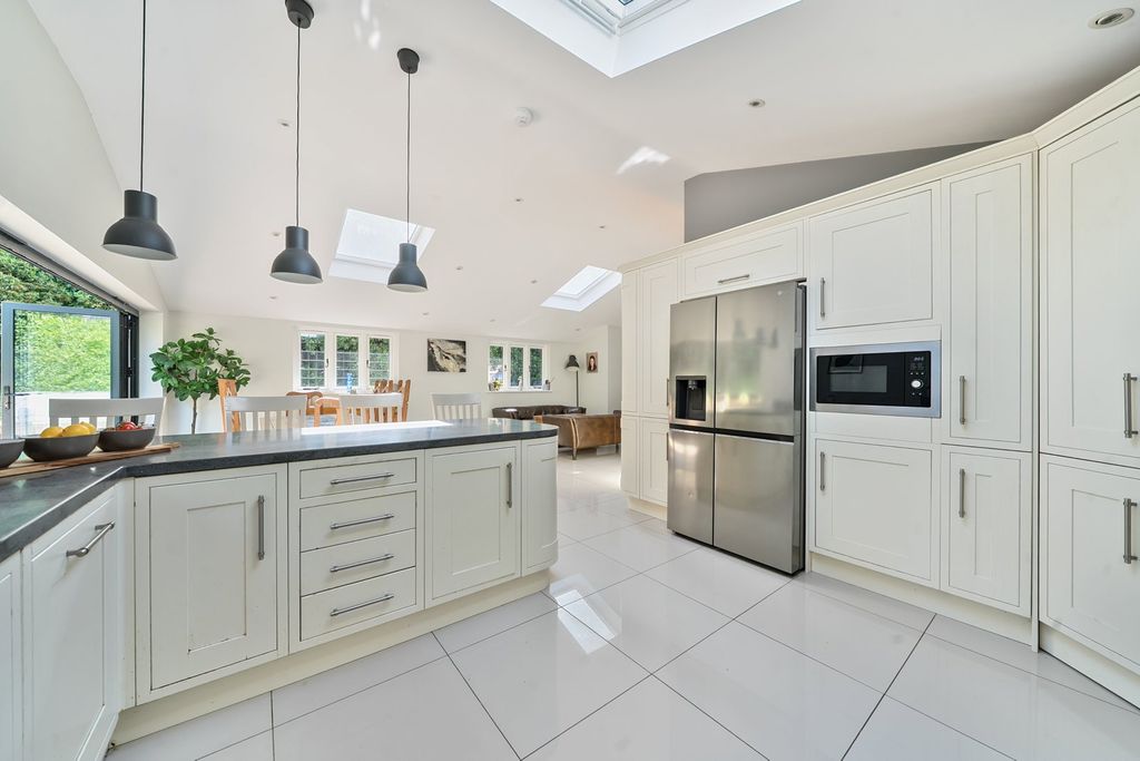 Property photo 2 of 33