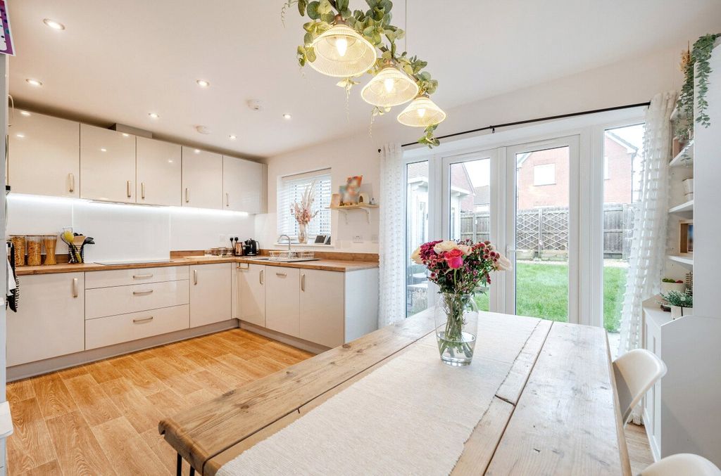 Property photo 1 of 16 Kitchen/Dining Room