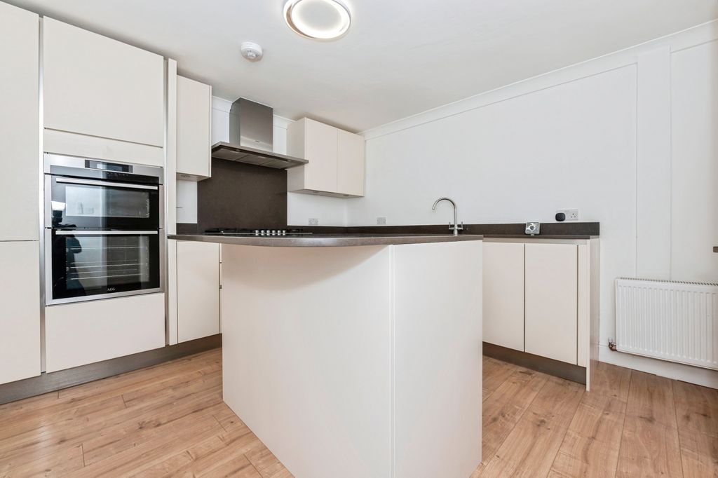 Property photo 3 of 20 Kitchen