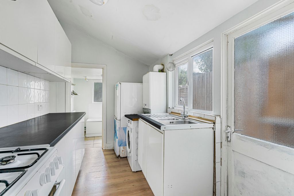 Property photo 3 of 18 Kitchen