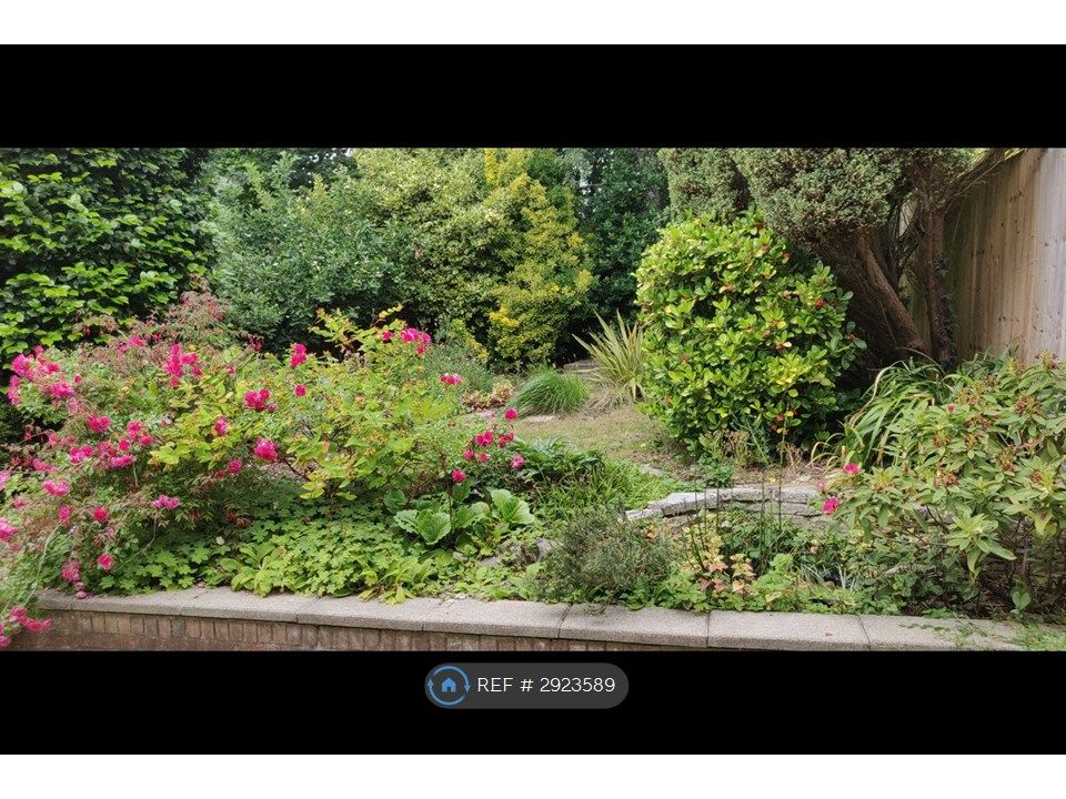 Property photo 2 of 11 Garden