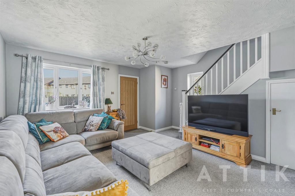 Property photo 2 of 32 Ar708197.Jpg