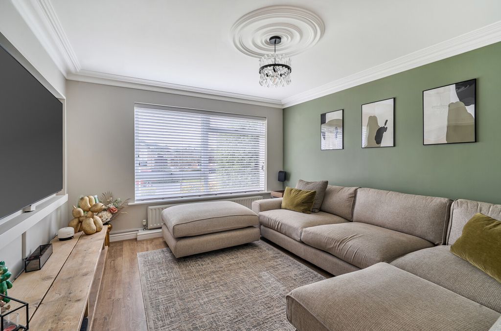 Property photo 2 of 18 1404101-11-698B31...