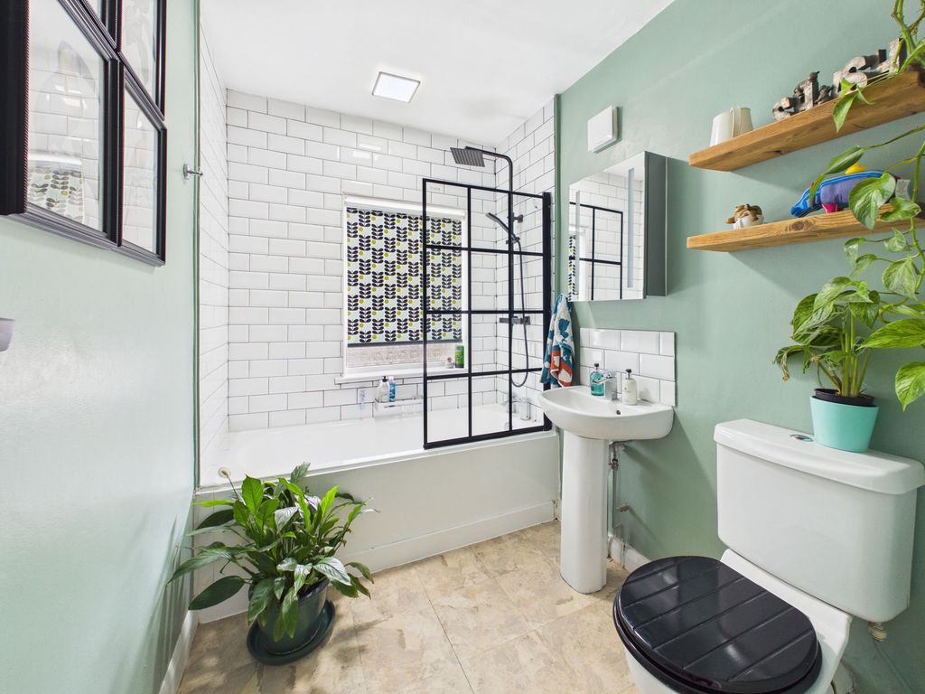 Property photo 3 of 24 Bathroom