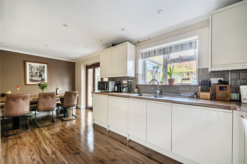 Property photo 3 of 19 Picture No. 13