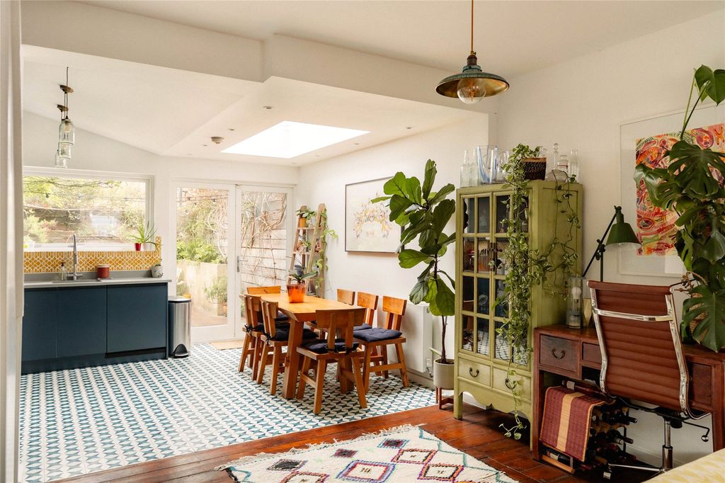 Property photo 1 of 11 Kitchen Dining
