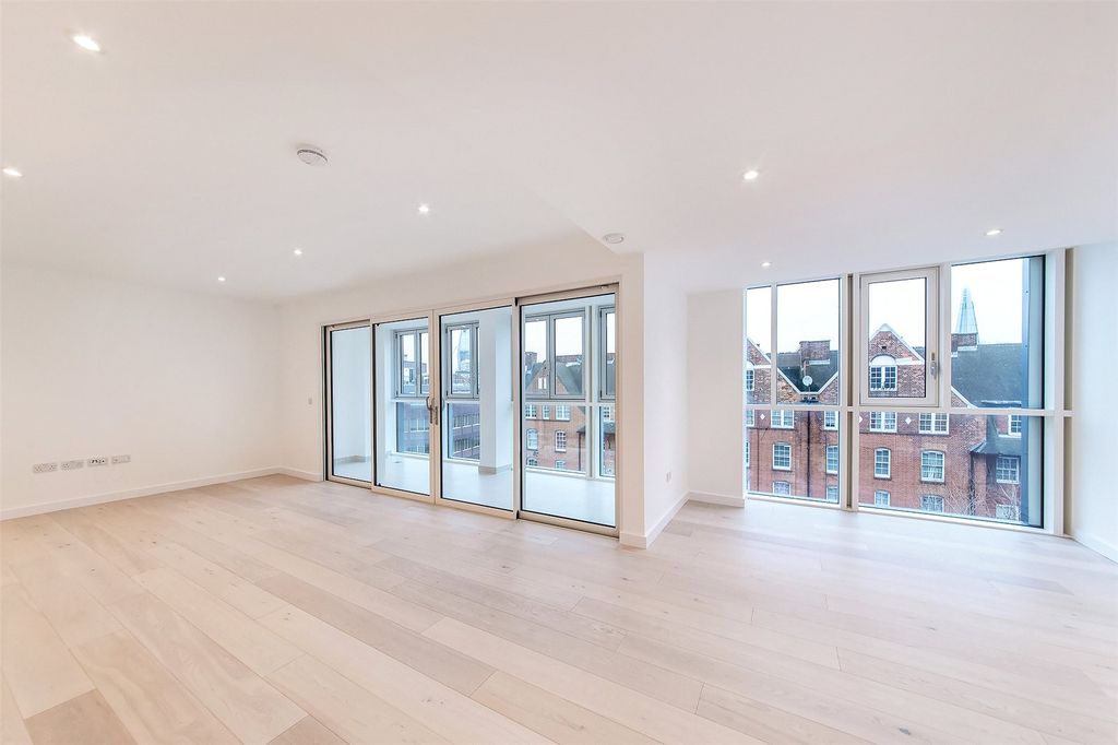 Property photo 2 of 9 Waterloo Road