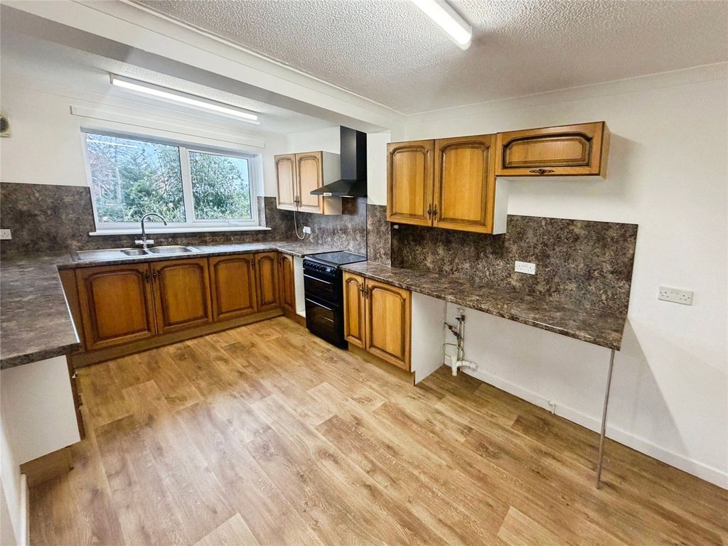 Property photo 2 of 16 Kitchen/Breakfast Rm