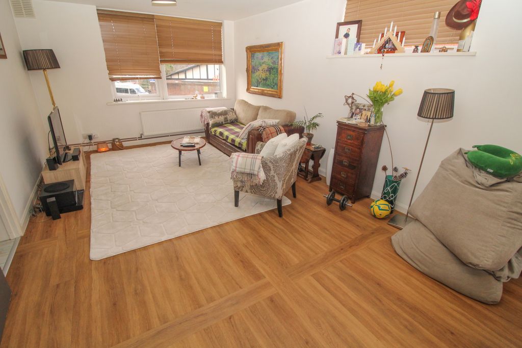 Additional image 4 of 2 bed flat for saleJuniper Square, Havant PO9