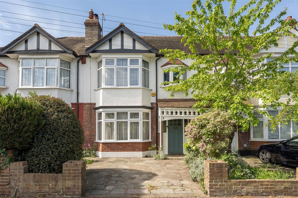 Property photo 1 of 33 Nelson Road, E4