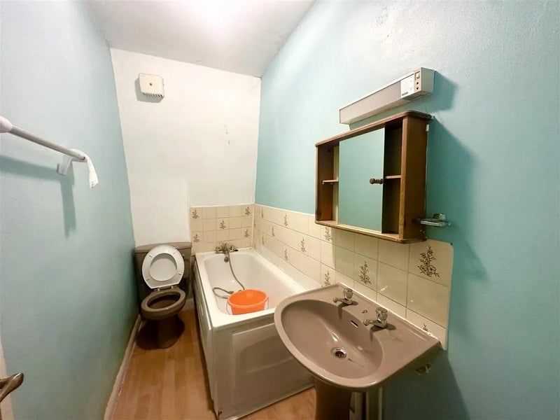 Property photo 3 of 4