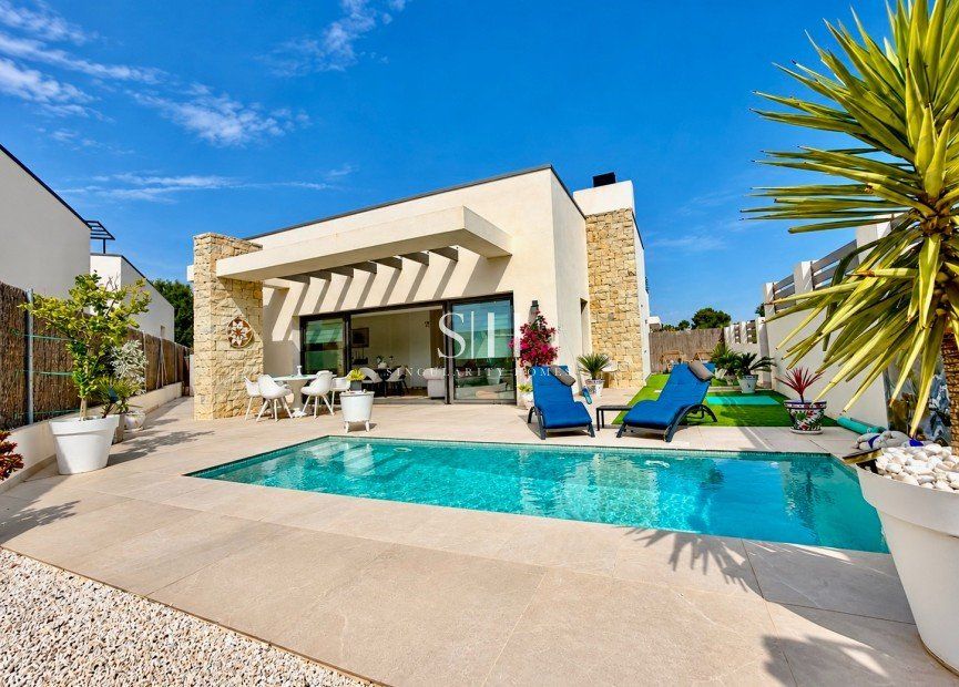 Property photo 1 of 31