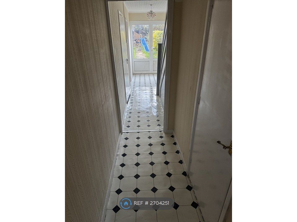 Property photo 1 of 17 Entrance Corridor