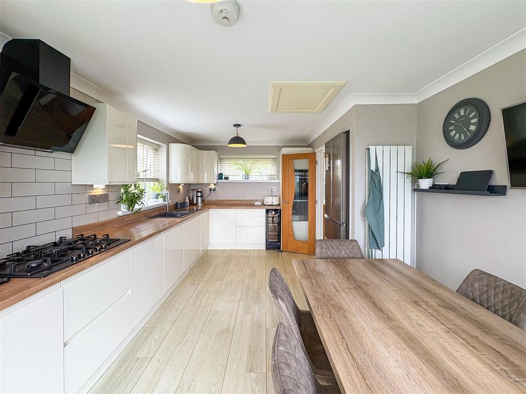 Property photo 3 of 34