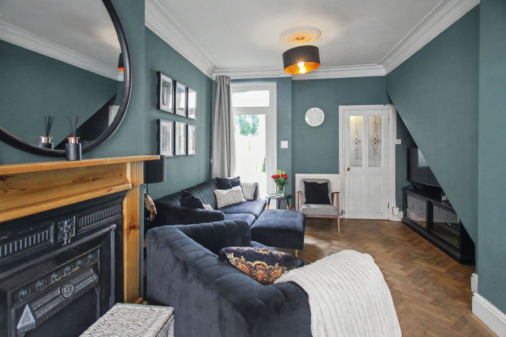 Property photo 2 of 17