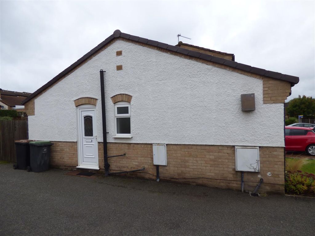 Property photo 2 of 9 22 Wimpole Side.Jpg