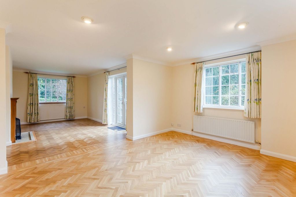Property photo 3 of 11 5