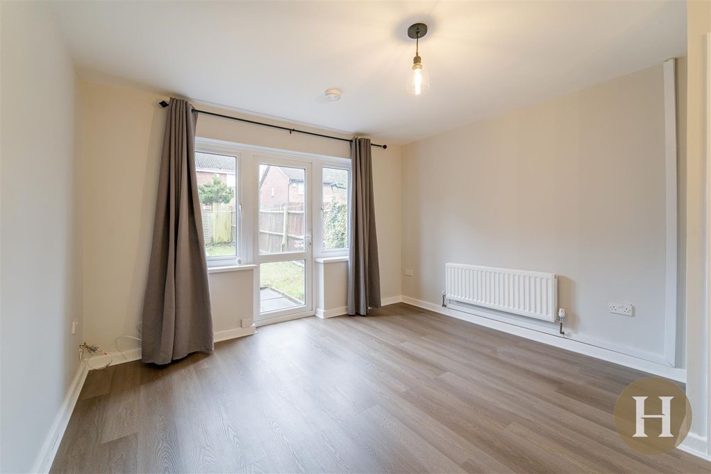 Property photo 3 of 19 Hadleigh Estate Agents-18.Jpg