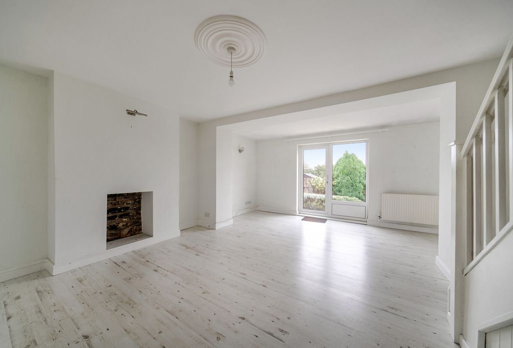 Property photo 3 of 21 1369234-17-68ee5c...