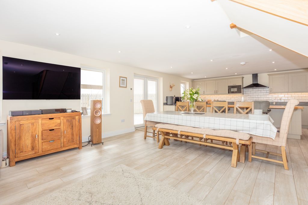 Property photo 2 of 45 Open-Plan Living Room/Kitchen/Dining Room