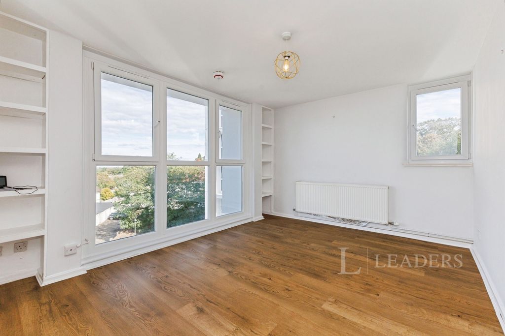 Property photo 3 of 16 Pbox-Img.Jpg
