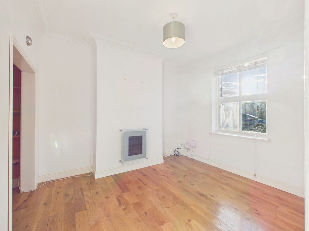 Property photo 2 of 18 5552743