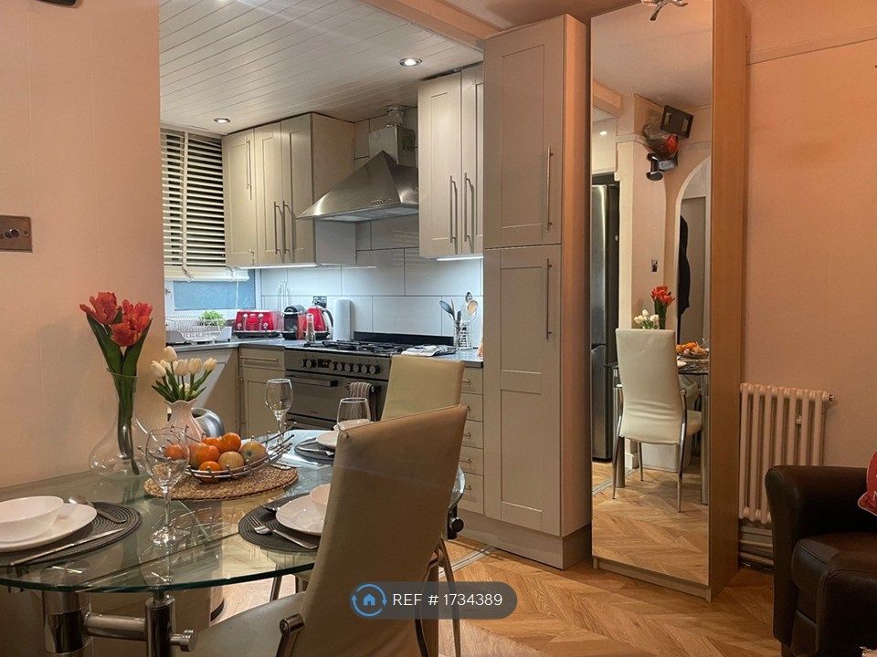 Property photo 1 of 12 Full Luxury Kitchen