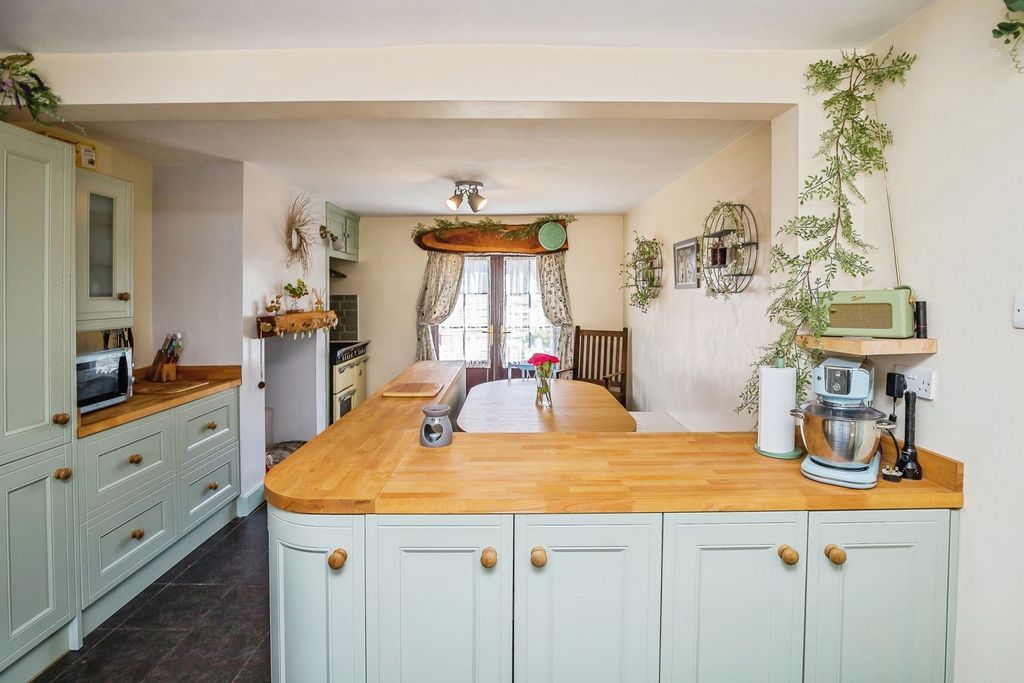 Property photo 3 of 12 Dining Kitchen