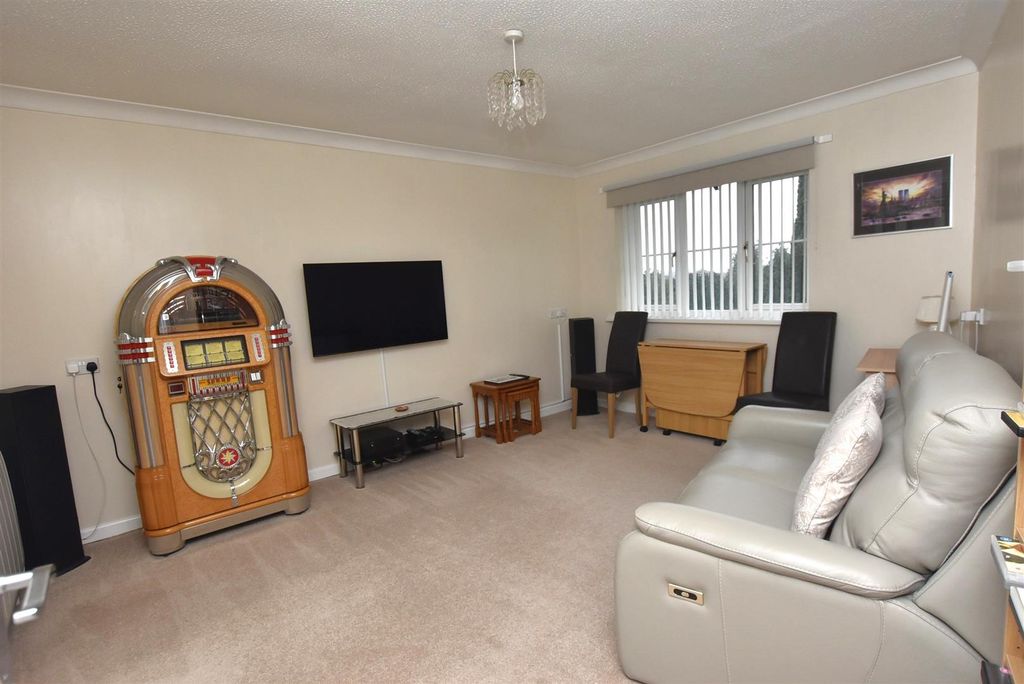 Property photo 2 of 22 Lounge/Diner