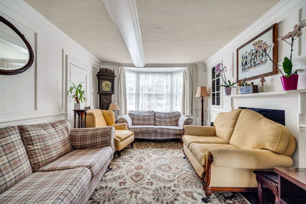 Property photo 2 of 20