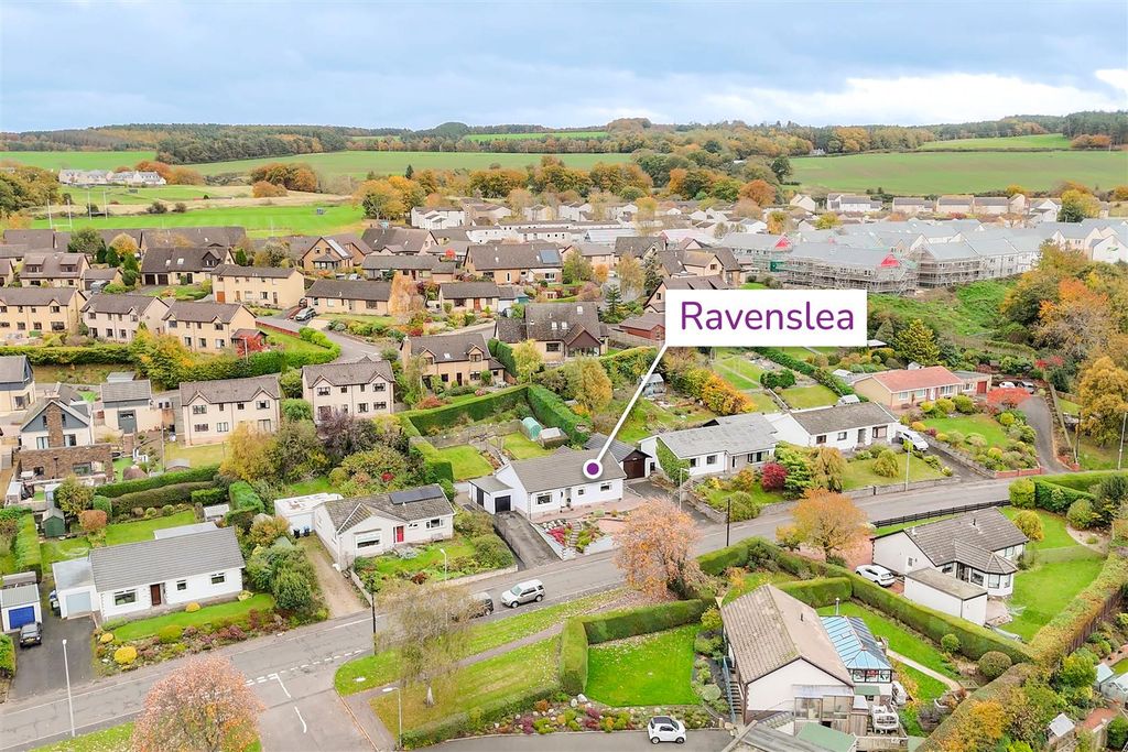 Property photo 2 of 17 Ravenslea-02.Jpg