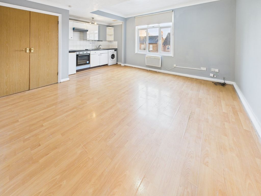 Property photo 2 of 6 Living/Bedroom