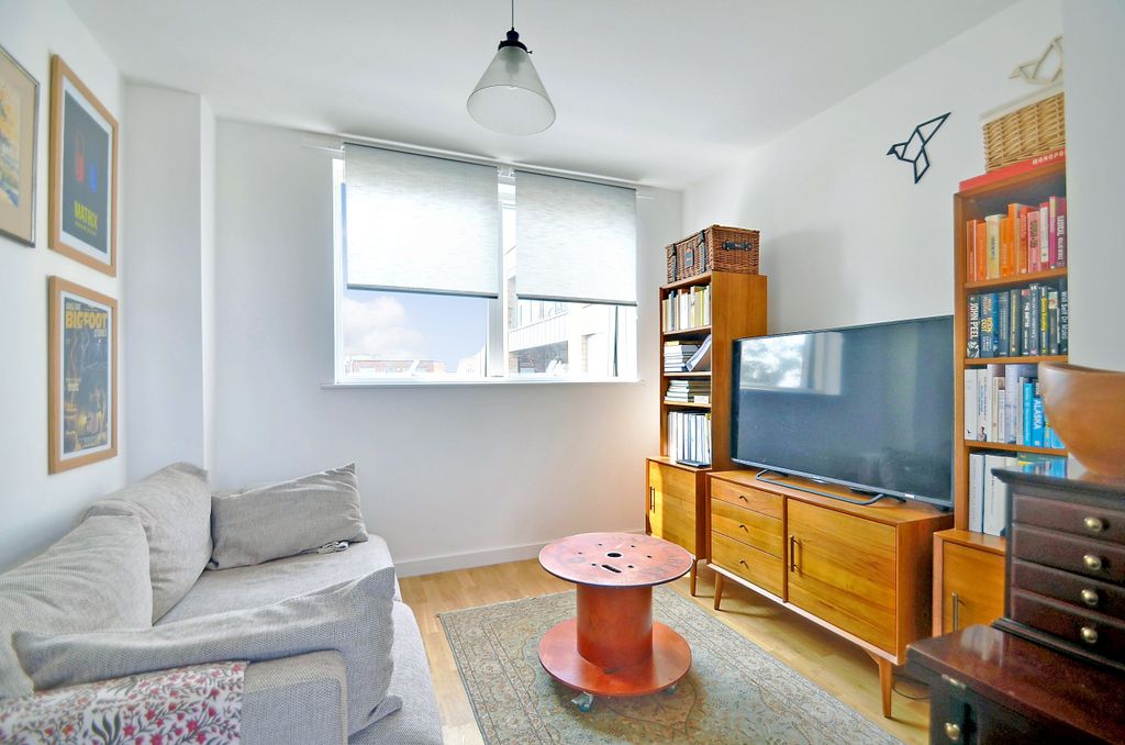Property photo 2 of 12 Lounge.Jpg