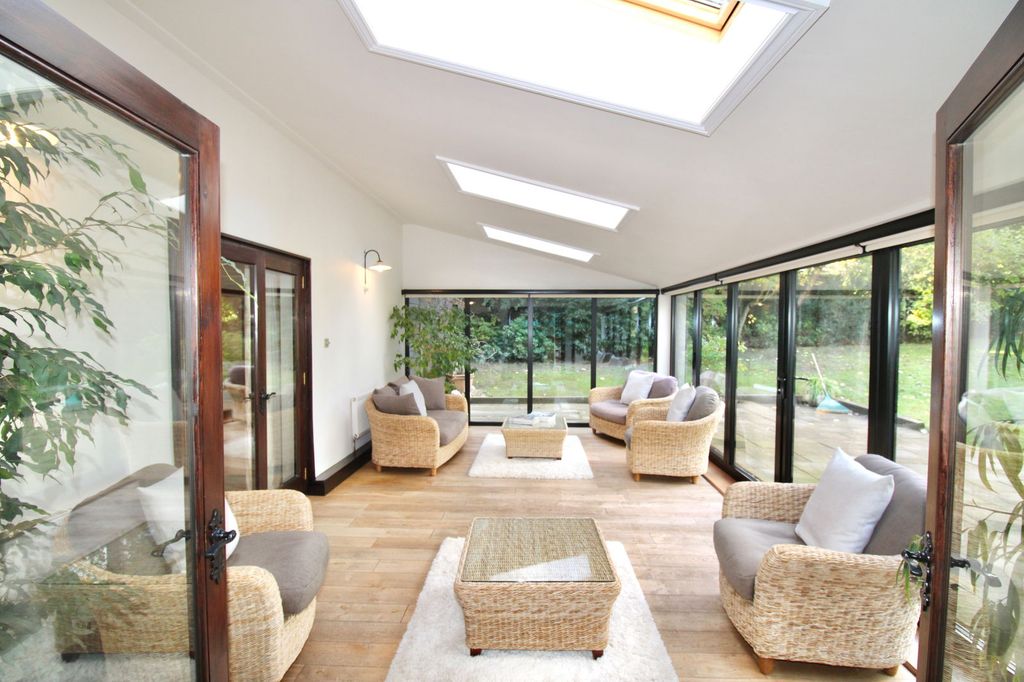 Property photo 3 of 33