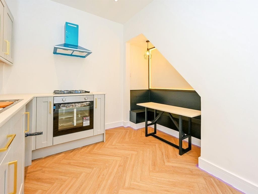 Property photo 3 of 7 Kitchen