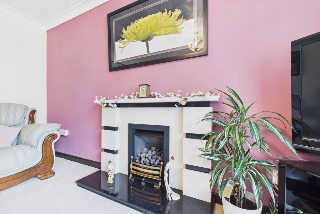 Property photo 3 of 18 Ewemove - Spalding - Culpins Close - Living Room