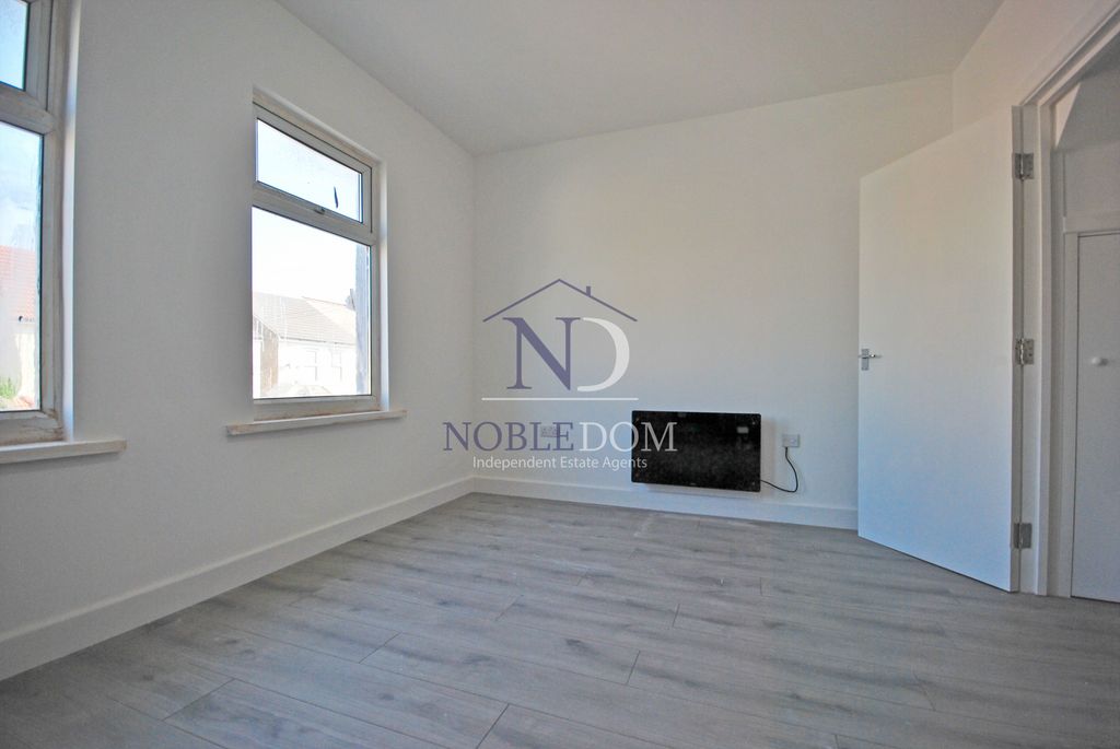 Property photo 2 of 6 Gallery