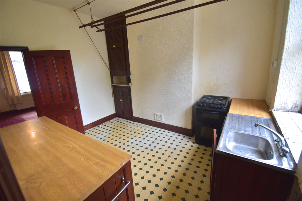 Property photo 3 of 12 Kitchen