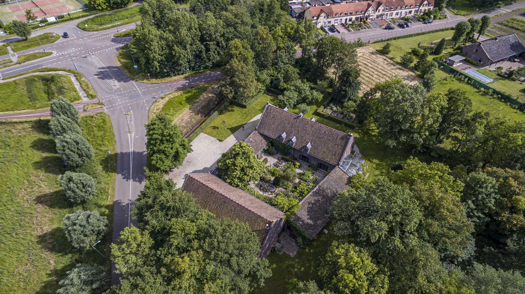 Property photo 2 of 51