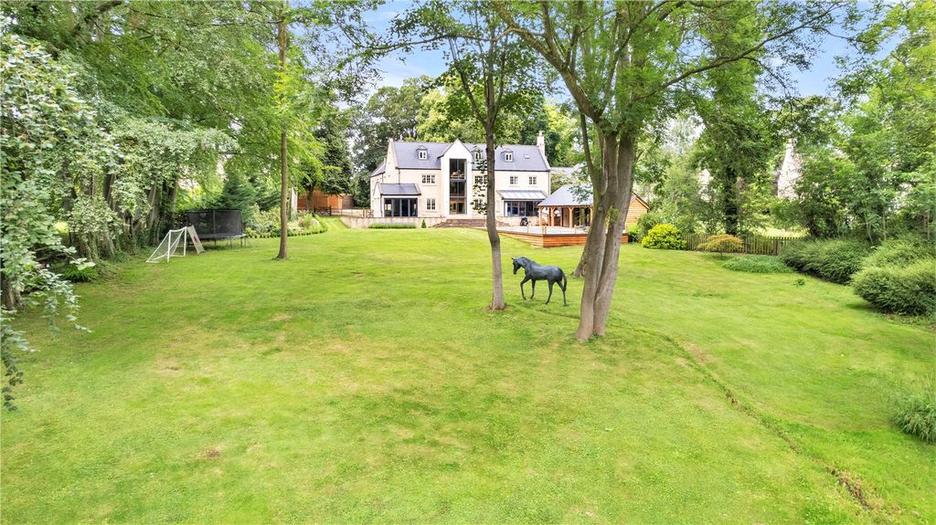 Property photo 3 of 31 Rear Gardens