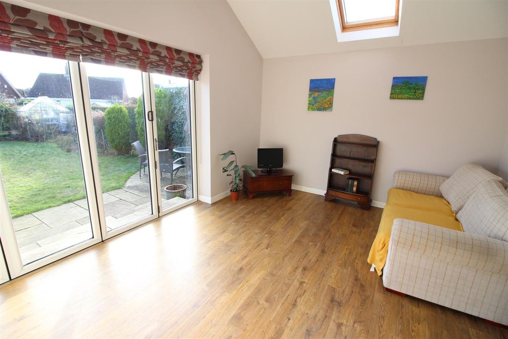 Property photo 3 of 22 Lounge